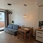 Warsaw-aparts Sokratesa * Varsovia